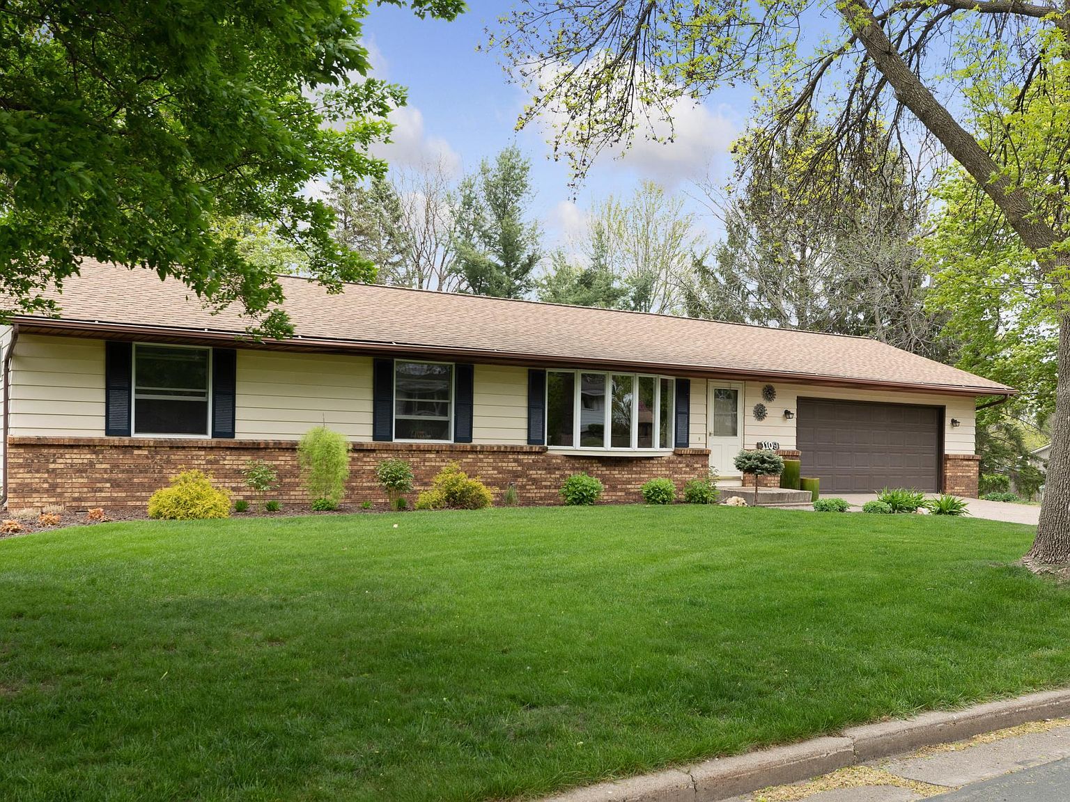 1109 Laurel Ave, Hudson, WI 54016 Zillow