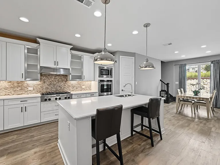 2413 Barton Creek Blvd — Photo 9