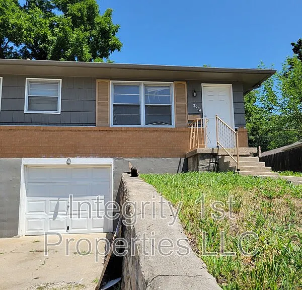 2216 State Ave — Photo 7
