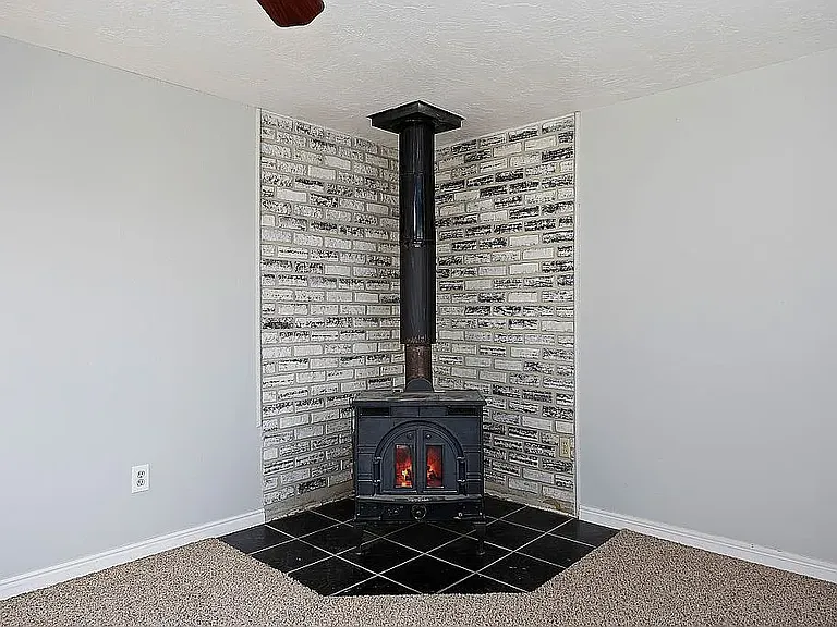 710 Taylor St W — Photo 8