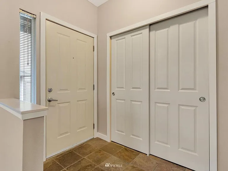 571 241st Ln SE — Photo 5