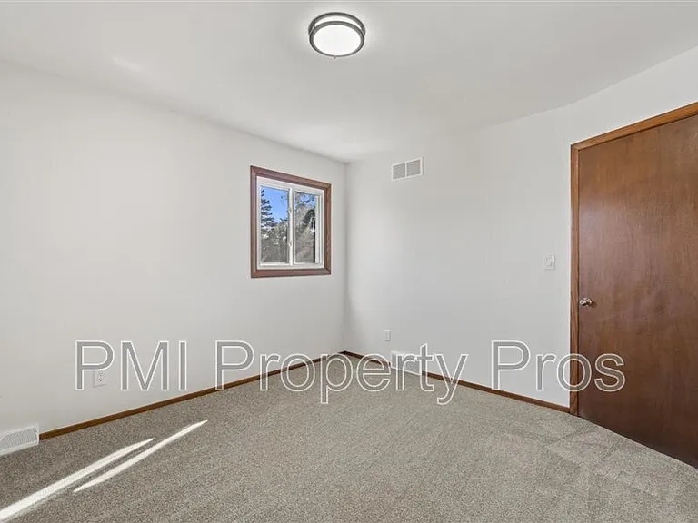 8150 S 88th St — Photo 25