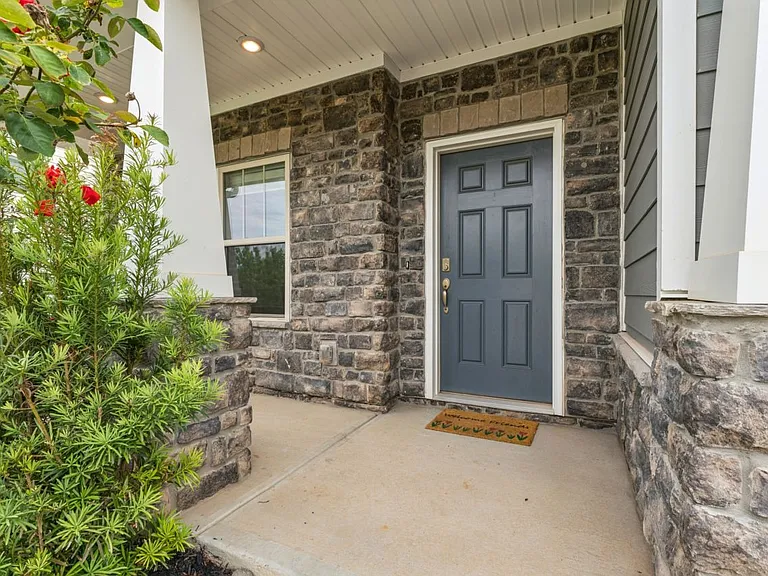 1071 Amberley Crossing Dr — Photo 2