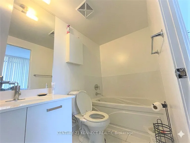 832 Bay St #608 — Photo 7
