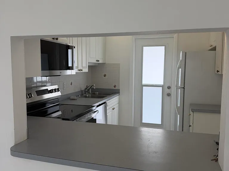1100 Pine Dr #102 — Photo 5