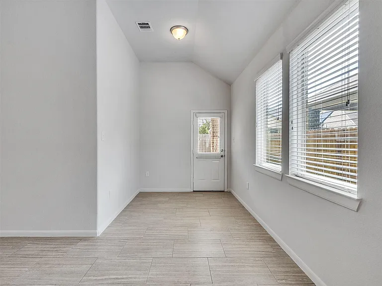 10026 Thicket Park Ln — Photo 15