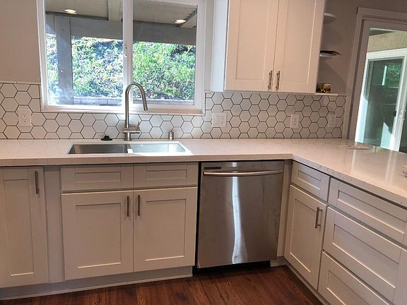 3rd image of 6458 San Como Ln