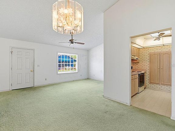 3rd image of 33 Sandra Cir