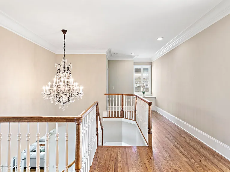 30 Columbus Dr — Photo 25