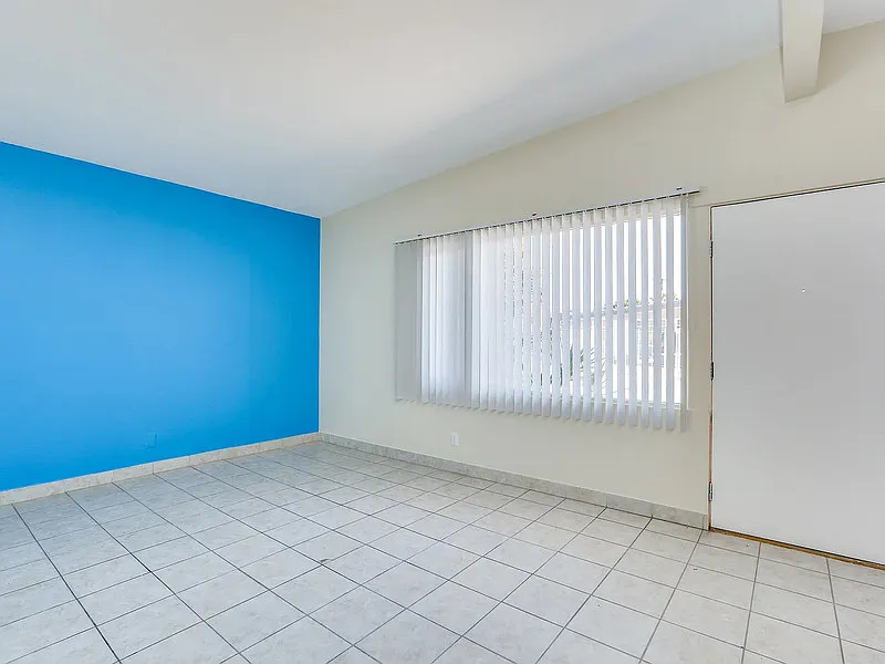 Studio, 1.0 bath, 350 sqft, $1,035 — Photo 4