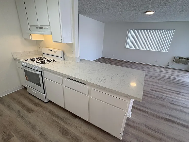 1210 S Sharon Cir #17 — Photo 6
