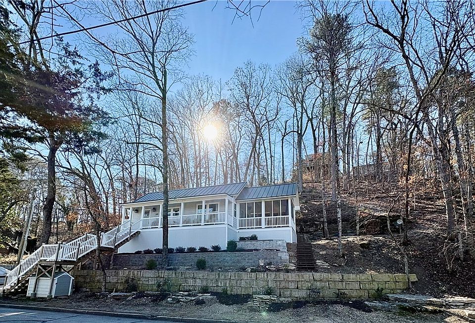 1st image of 320 Spring St