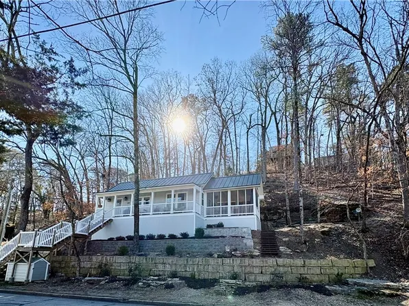 320 Spring St, Eureka Springs, AR 72632