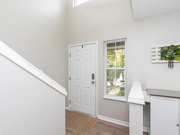 2nd image of 11501 Creekview Ln