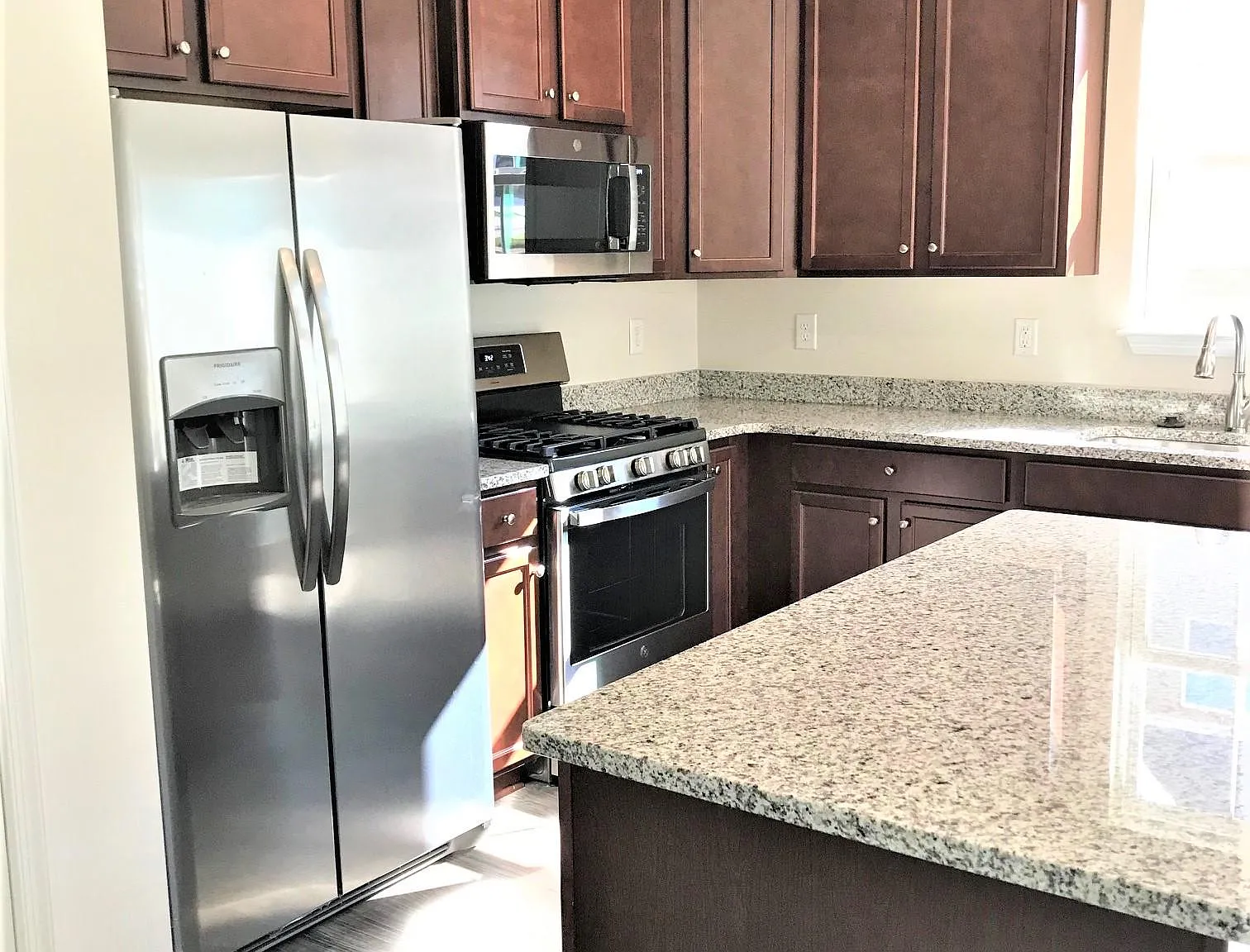 300 Hunt Glenn Ct — Photo 4