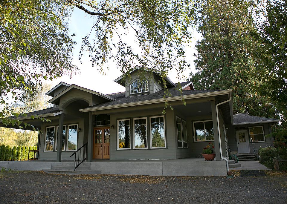 Craftsman home wrap porch