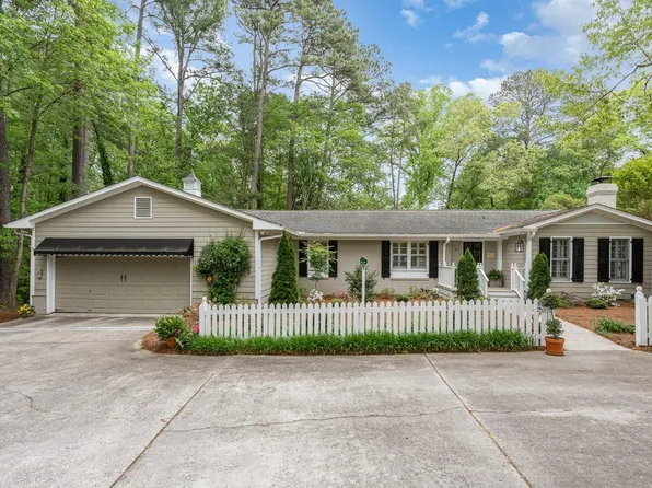 24 Surrey Ln, Durham, NC 27707
