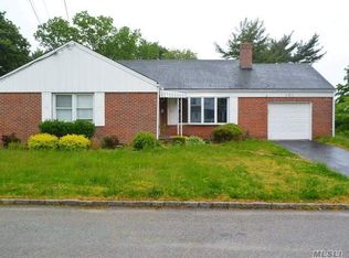 121 Sigsbee Ave, Albertson, NY 11507