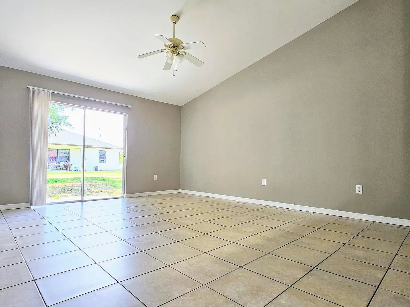 3 BR / 2 BA Duplex Conveniently Located in Lehigh Acres — Photo 4