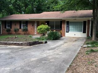 2084 Snapfinger Rd, Decatur, GA 30035