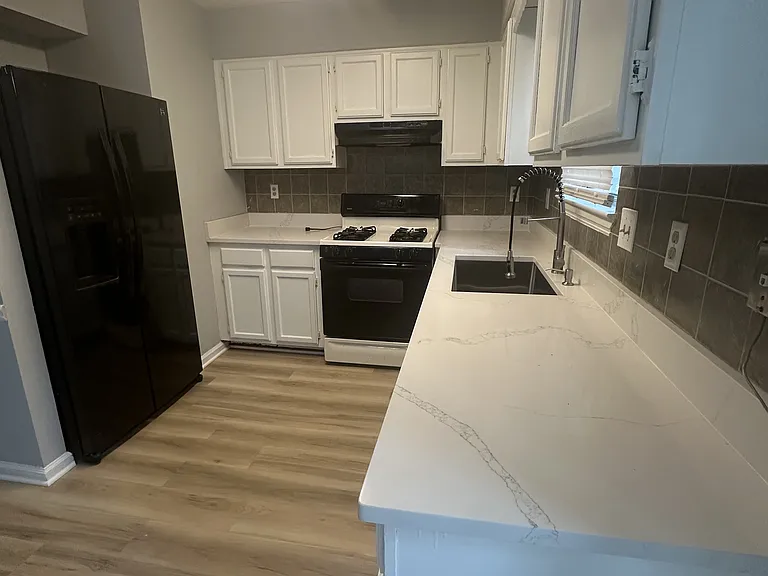 1016 Huntington Trce SE — Photo 5