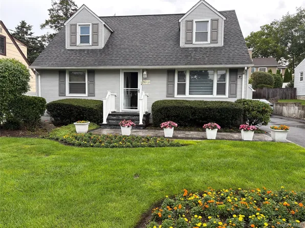 25 Long St, Huntington Station, NY