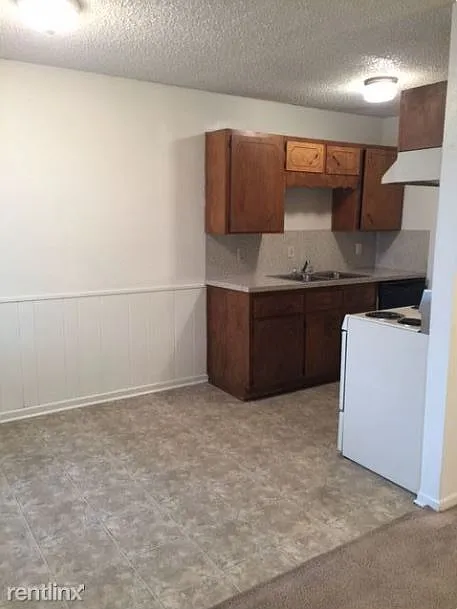 2 bed, 1.5 bath, 1045 sqft, $995 — Photo 3