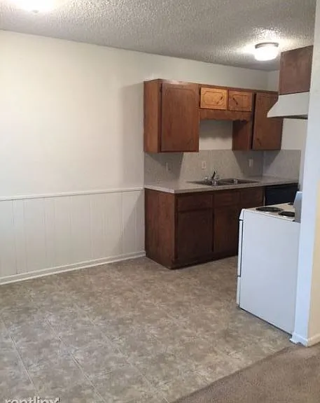 2337 Jennifer Dr — Photo 3