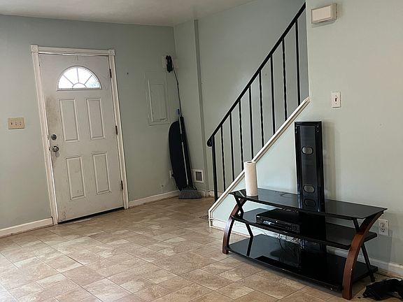 3rd image of 709 Renner Rd