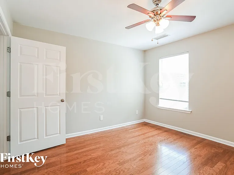 1905 Arbor Crest Ct — Photo 11