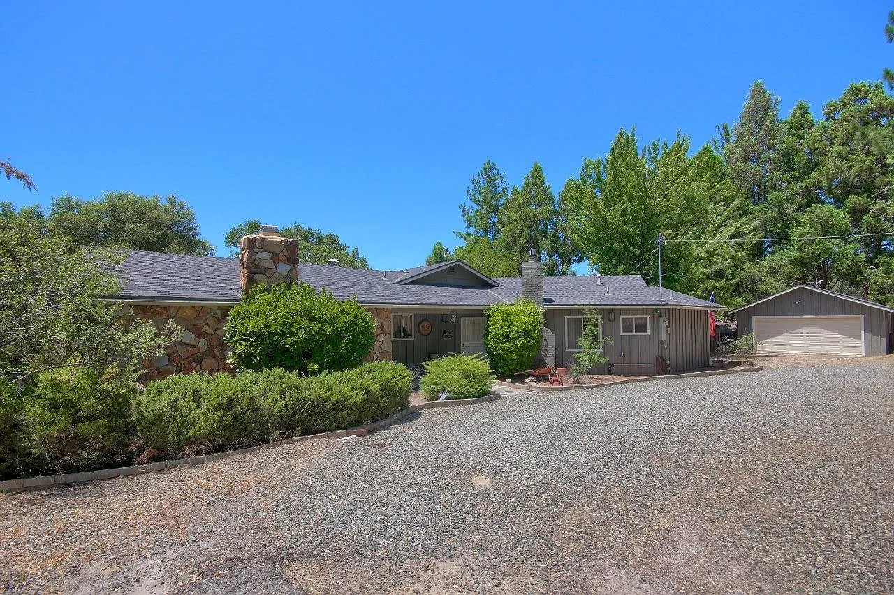 39642 Highview Dr photo 1