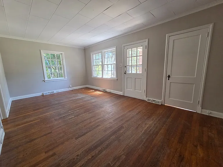 322 W McCubbins St — Photo 3
