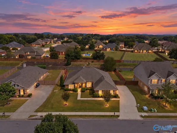 520 Summer Cove Cir NW, Madison, AL 35757