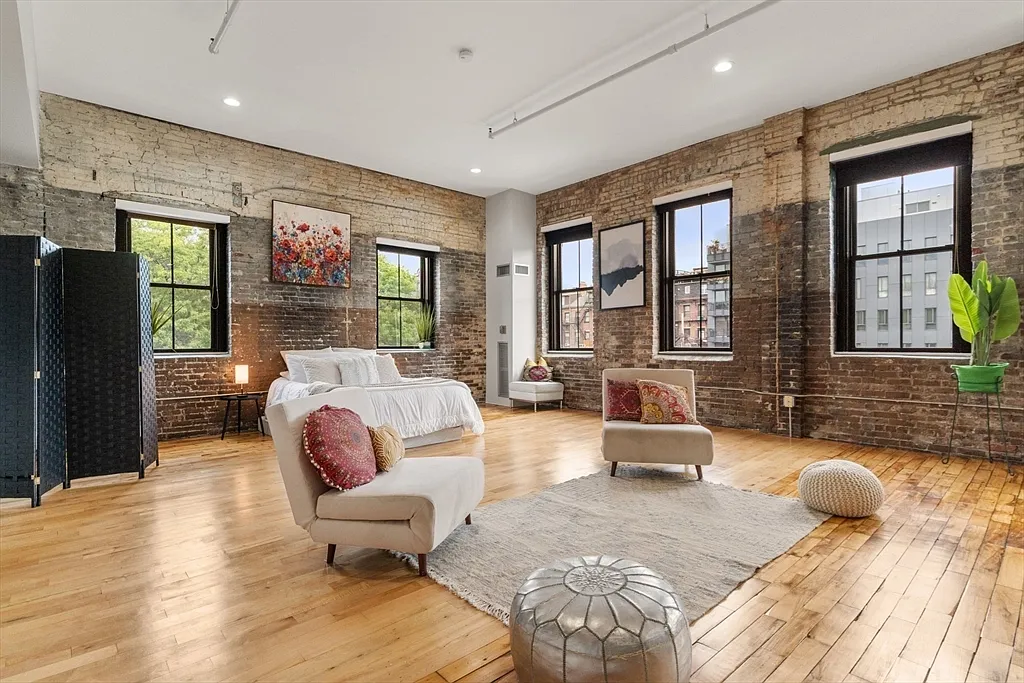 1 bed, 1.0 bath, 917 sqft, $3,500 — Photo 2