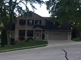 2345 Buckskin Cir, Dubuque, IA 52001