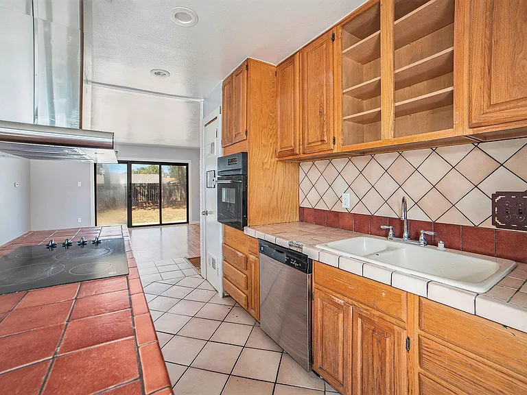 7 Robertson Rd — Photo 5