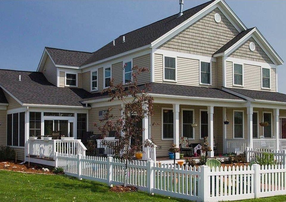 Front Porch, Deck, 3 Season Room, Fenced yard
