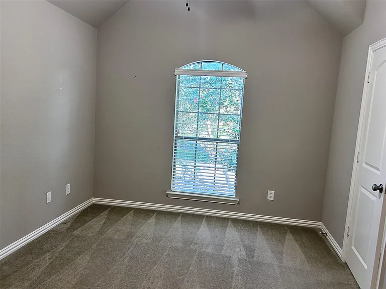 902 Panther Ln — Photo 16