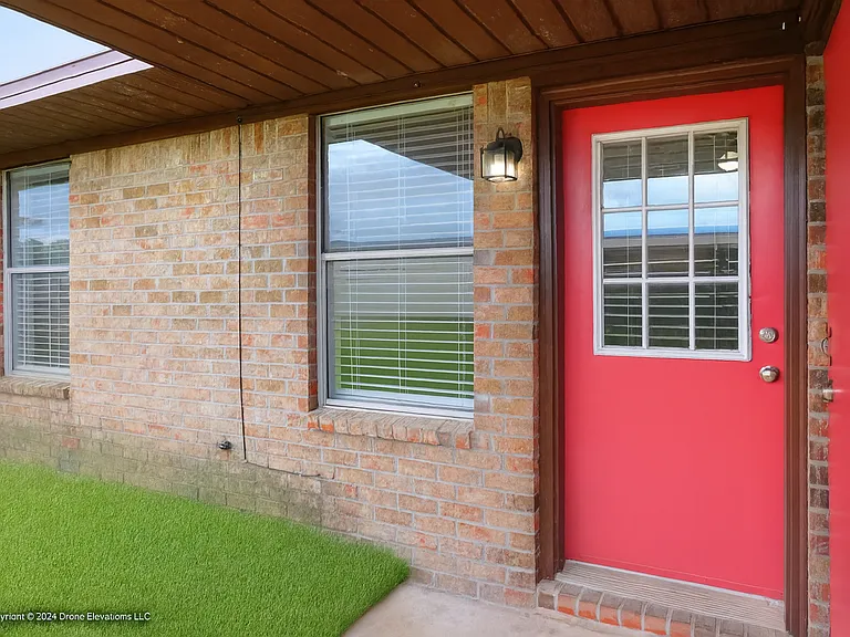 Locale at Eagle Lake — Photo 21