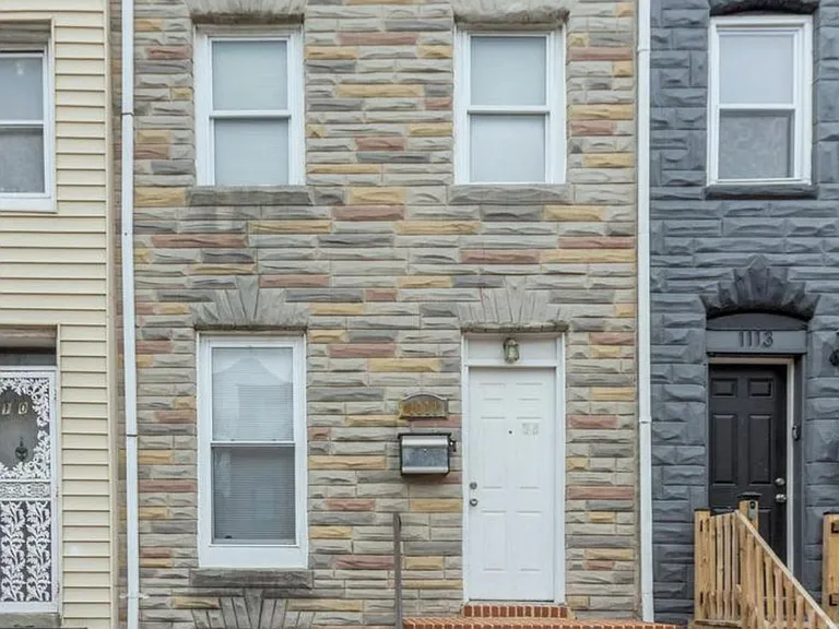 1111 W Lombard St — Photo 1