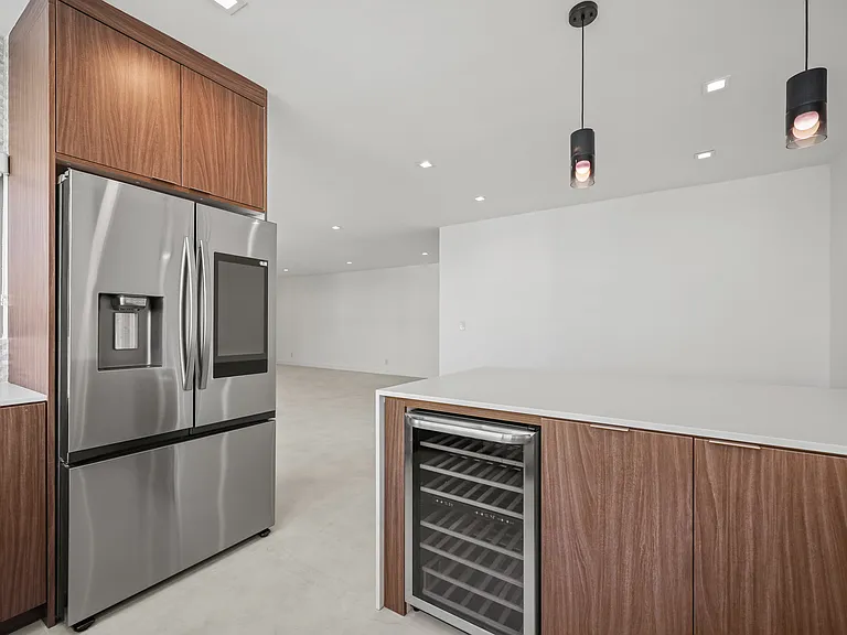 137 S Maple Dr #301 — Photo 4