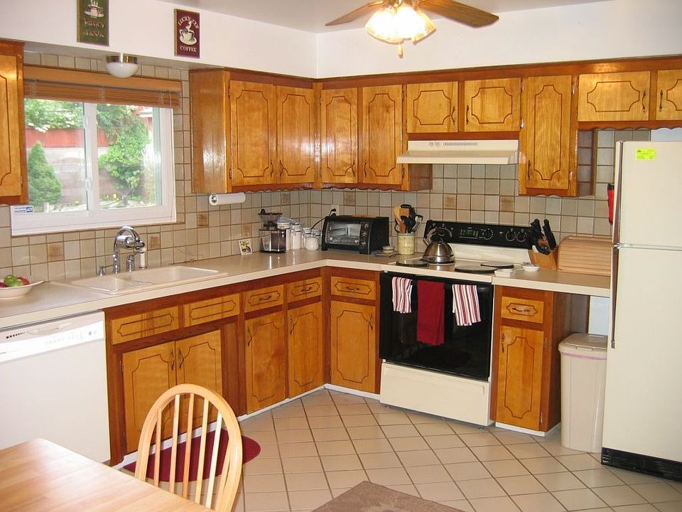 2nd image of 11729 Copper Pl NE