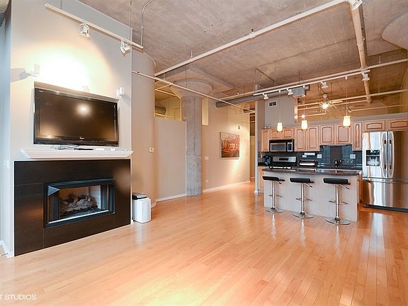 2nd image of 360 W Illinois St APT 6C