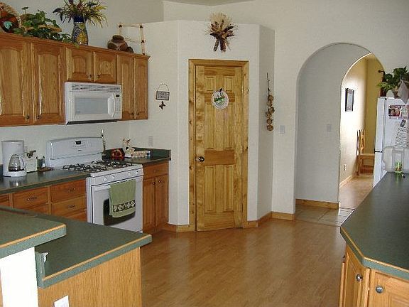Large Kitchen with Pantry