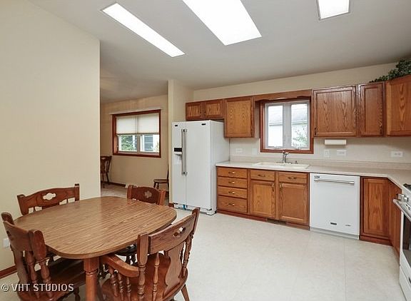 2nd image of 809 Trotter Ct