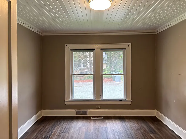 825 Dixon Ave — Photo 13