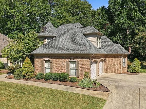 5th image of 355 Brookton Dr
