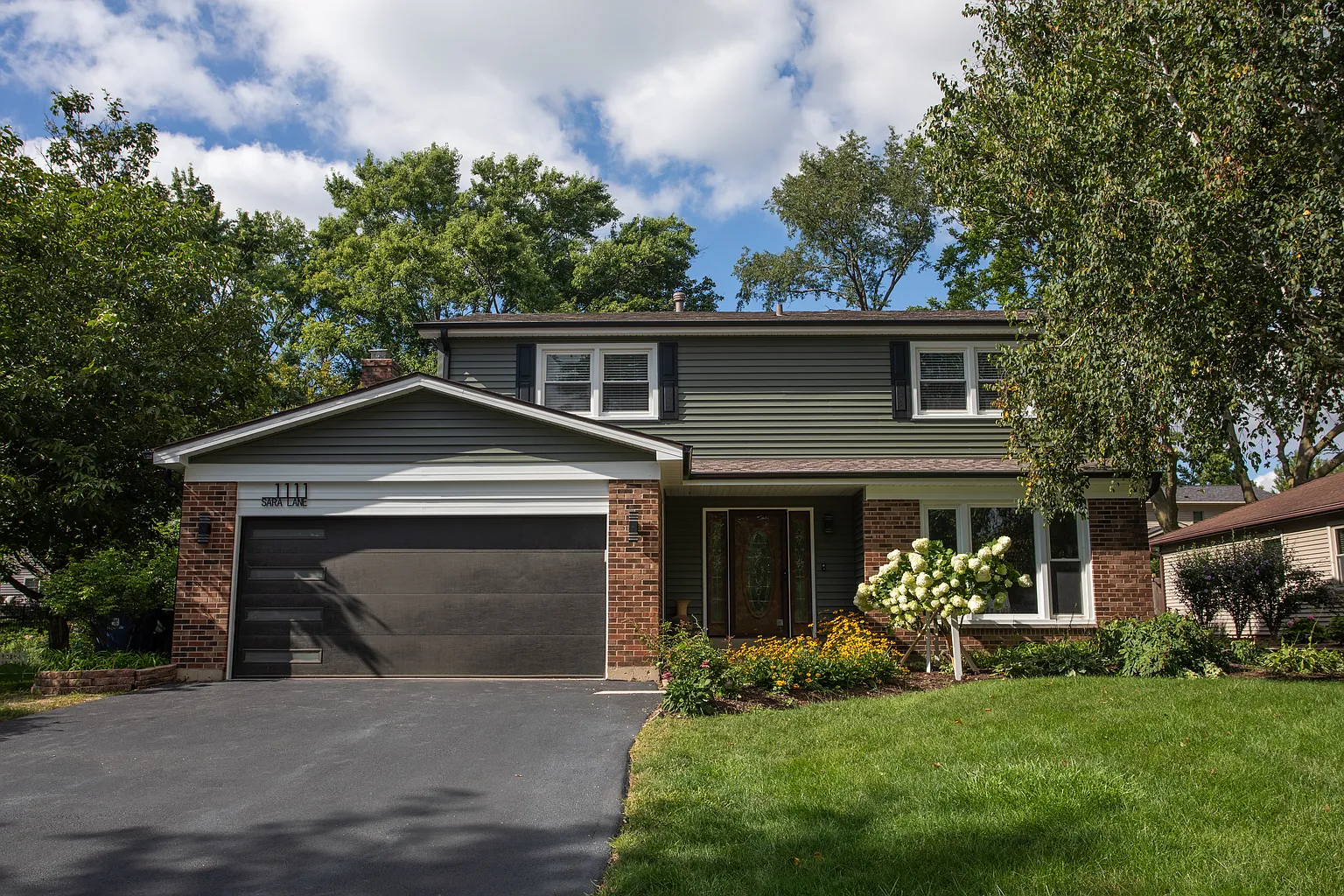 1111 Sara Ln photo 1