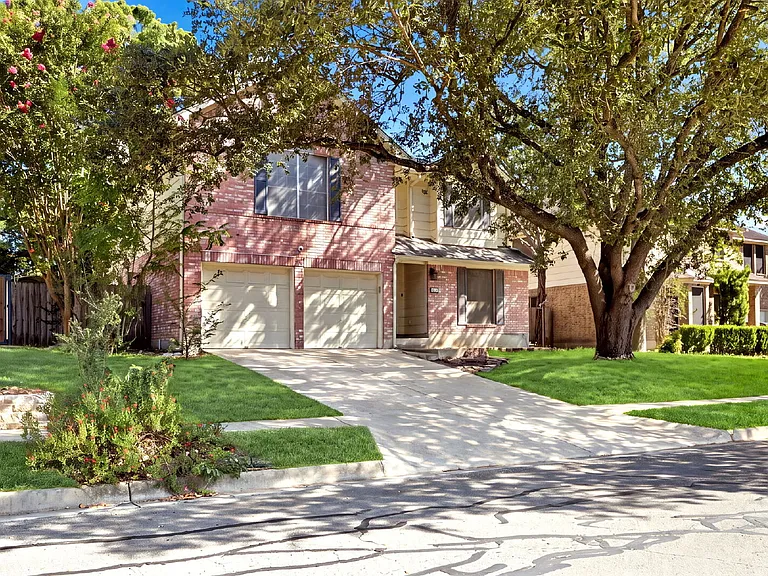 832 Dimrock — Photo 4