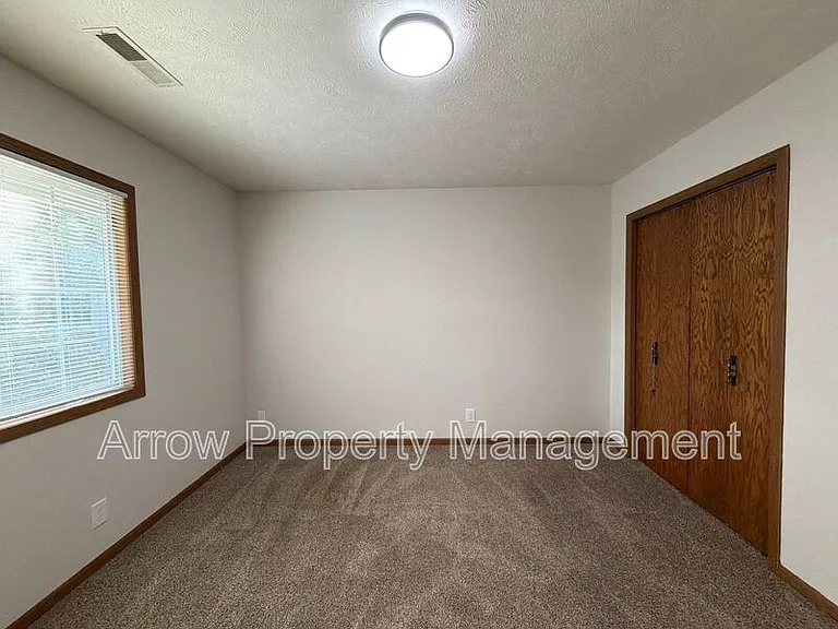 535 S Oak St #1 — Photo 7